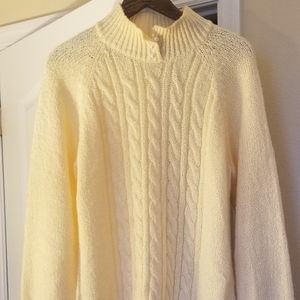 🖤 Pearl Collar Cream Sweater